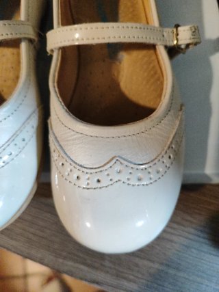 Zapatos charol beige talla 27