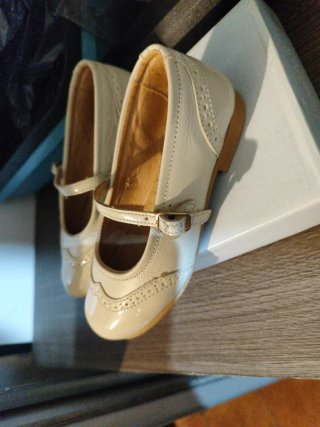 Zapatos charol beige talla 27