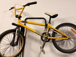 Bicicleta BMX Wipe Five Dorada