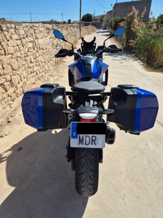 BMW F900XR Azul con Maletas