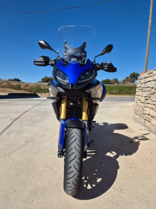 BMW F900XR Azul con Maletas