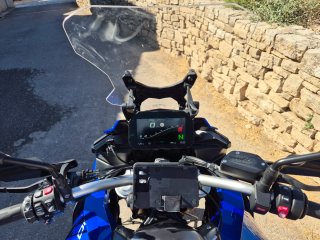 BMW F900XR Azul con Maletas