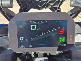 BMW F900XR Azul con Maletas