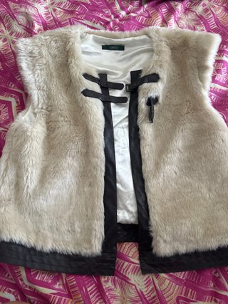 Chaleco pelo Sanye beige y negro talla única