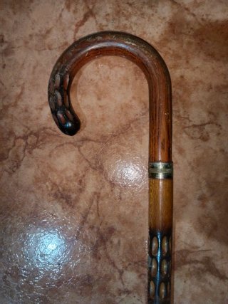Bastón  palo de madera con mango curvo