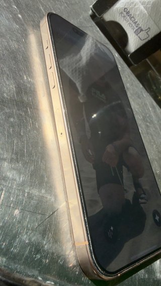 iPhone 16 Pro Max 256GB Dorado en su caja