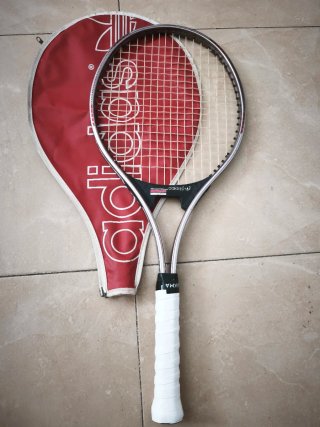 Raqueta tenis vintage Adidas Comet Cadet con funda