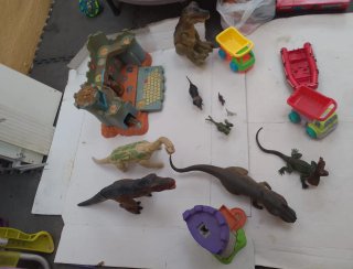 Lote de Juguetes de Dinosaurios y Vehículos