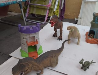 Lote de Juguetes de Dinosaurios y Vehículos