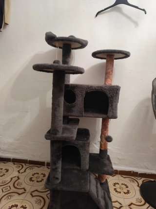 Rascador para gatos de varios niveles no negociabl