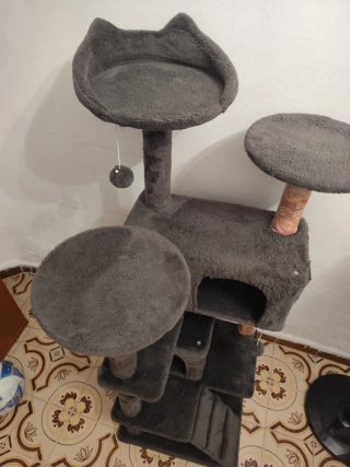 Rascador para gatos de varios niveles no negociabl