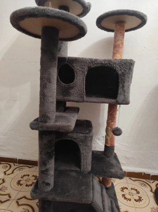 Rascador para gatos de varios niveles no negociabl