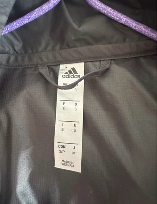 Chaqueta Adidas Negra con Bandas Blancas