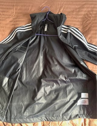 Chaqueta Adidas Negra con Bandas Blancas