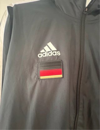 Chaqueta Adidas Negra con Bandas Blancas