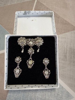 Conjunto Aderezo  fallera Niña Plata y Perla.