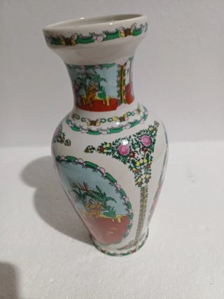 Jarrón de cerámica decorado