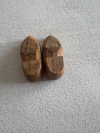Zuecos Artesanales de Madera 1942
