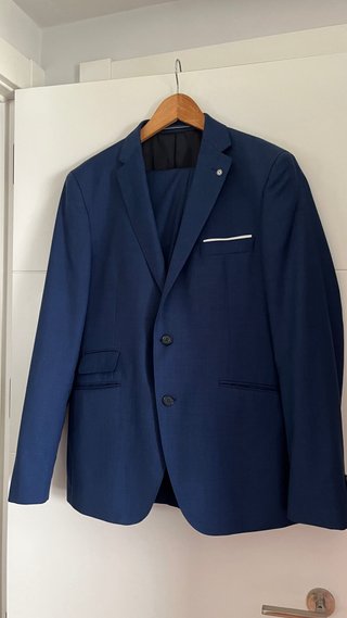 Traje de caballero azul