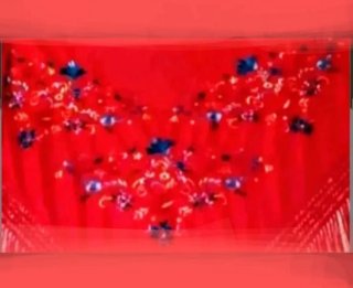 Pañuelo Rojo con Bordados para Sevillana o Chulapa