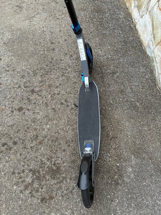 Patinete plegable gris y azul