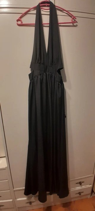 Vestido largo negro con escote halter SIN ESTRENAR