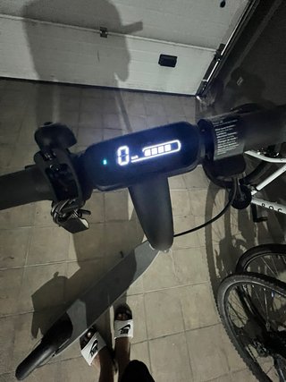Patinete eléctrico gris