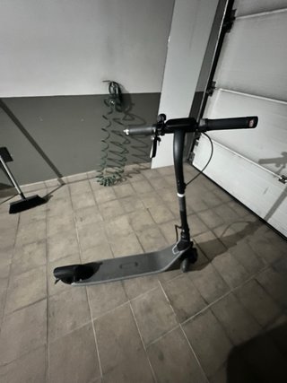Patinete eléctrico gris