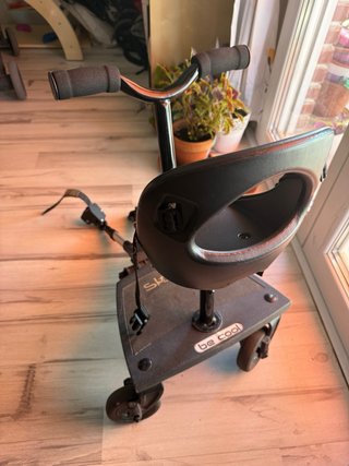 Patinete con asiento para silla de paseo