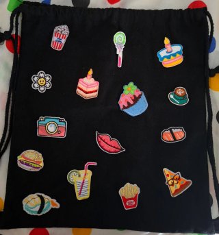 Mochila bolsa con cuerdas y parches