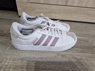 Zapatillas Adidas Blancas y Rosas