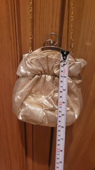 Bolso de mano dorado
