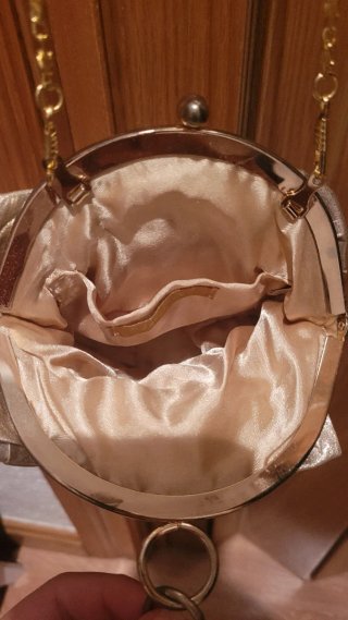 Bolso de mano dorado