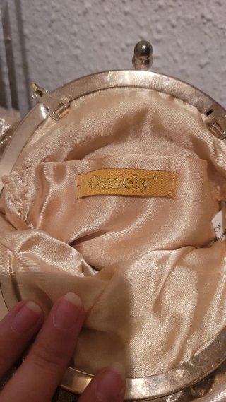 Bolso de mano dorado