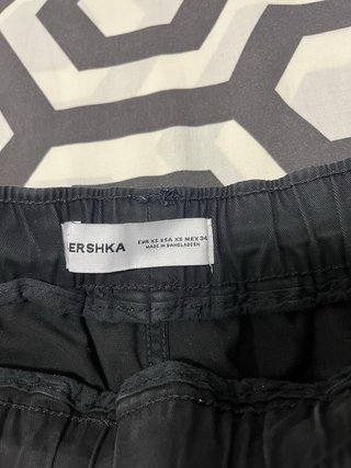 Pantalón cargo Bershka negro (NO CHÁNDAL)