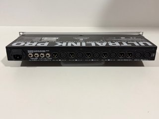 Mezclador Behringer MX882 Ultralink Pro