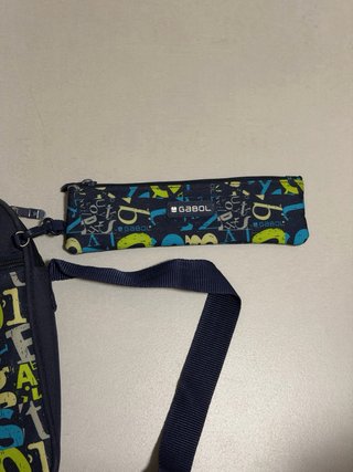 Mochila bandolera y estuche Gabol