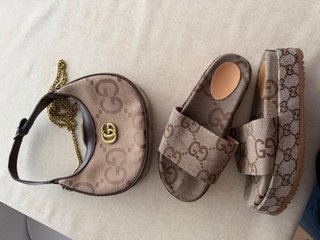 Conjunto Gucci: Bolso y Sandalias GG