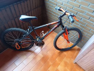 Bicicleta  BTwin 500 Negra y naranja