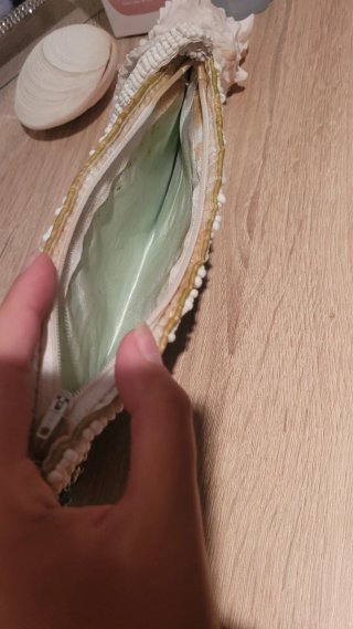 Bolso de mano con abalorios
