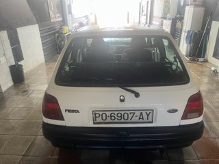 Ford Fiesta 1990 vendo o cambio por scooter 125