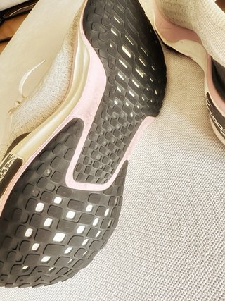Nike Invincible 3 Beige/Rosa