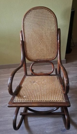 Mecedora Thonet Clásica Madera y Mimbre