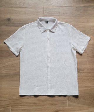 Camisa fina, manga corta, blanca