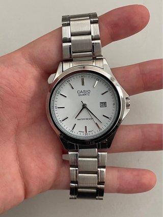 Reloj Casio MTP Plateado y Blanco