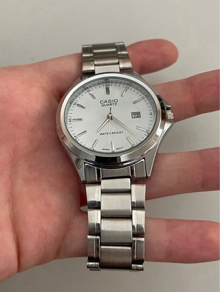 Reloj Casio MTP Plateado y Blanco