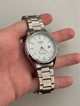 Reloj Casio MTP Plateado y Blanco