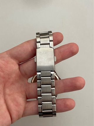 Reloj Casio MTP Plateado y Blanco