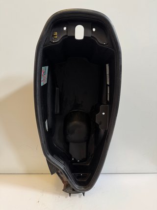 Baul cofre bajo asiento Sym Joyride 125 EVO