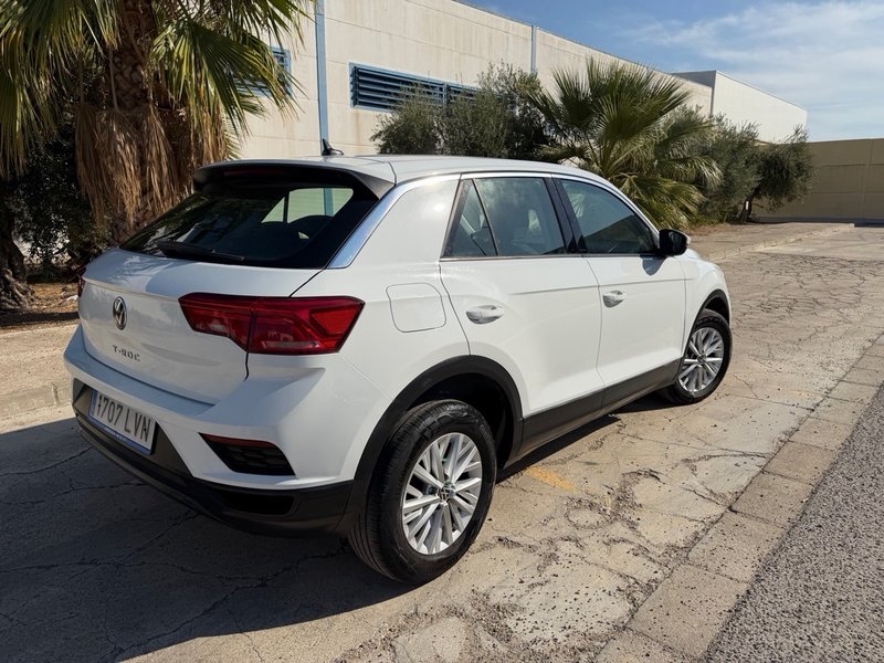 Volkswagen T-Roc 2021, foto 2